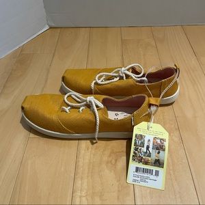 NWT girl’s canvas shoes